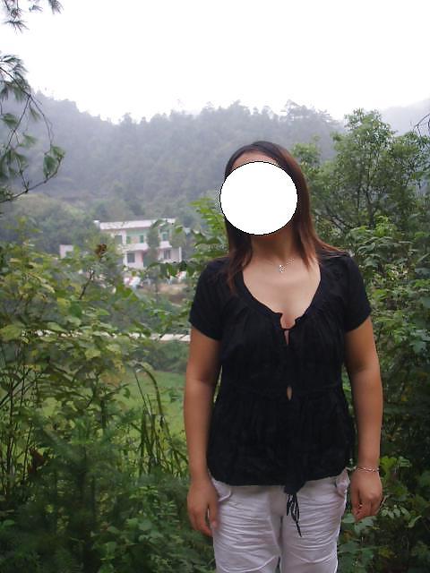 11P Chinese mature woman exposure outdoor