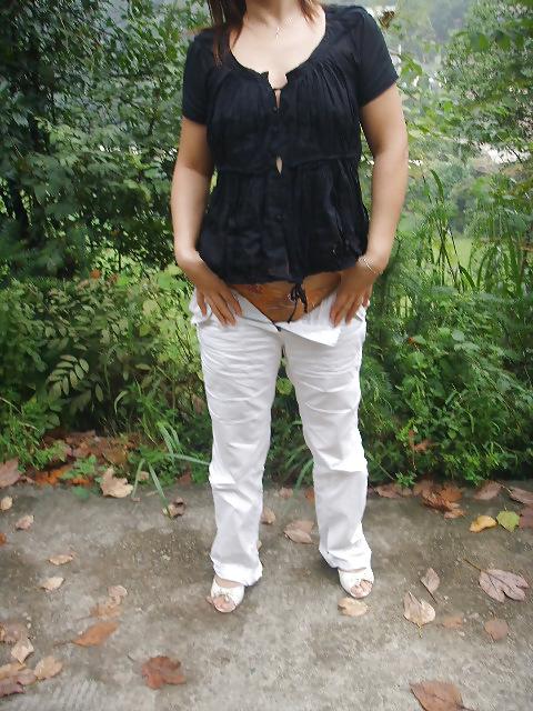 11P Chinese mature woman exposure outdoor