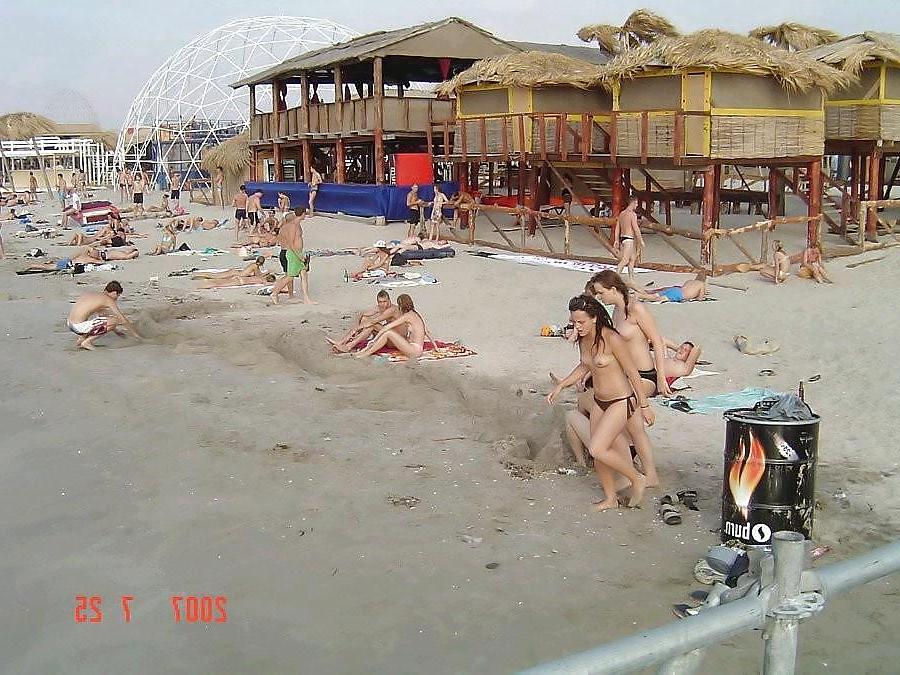 25P More Nude Beach Fun