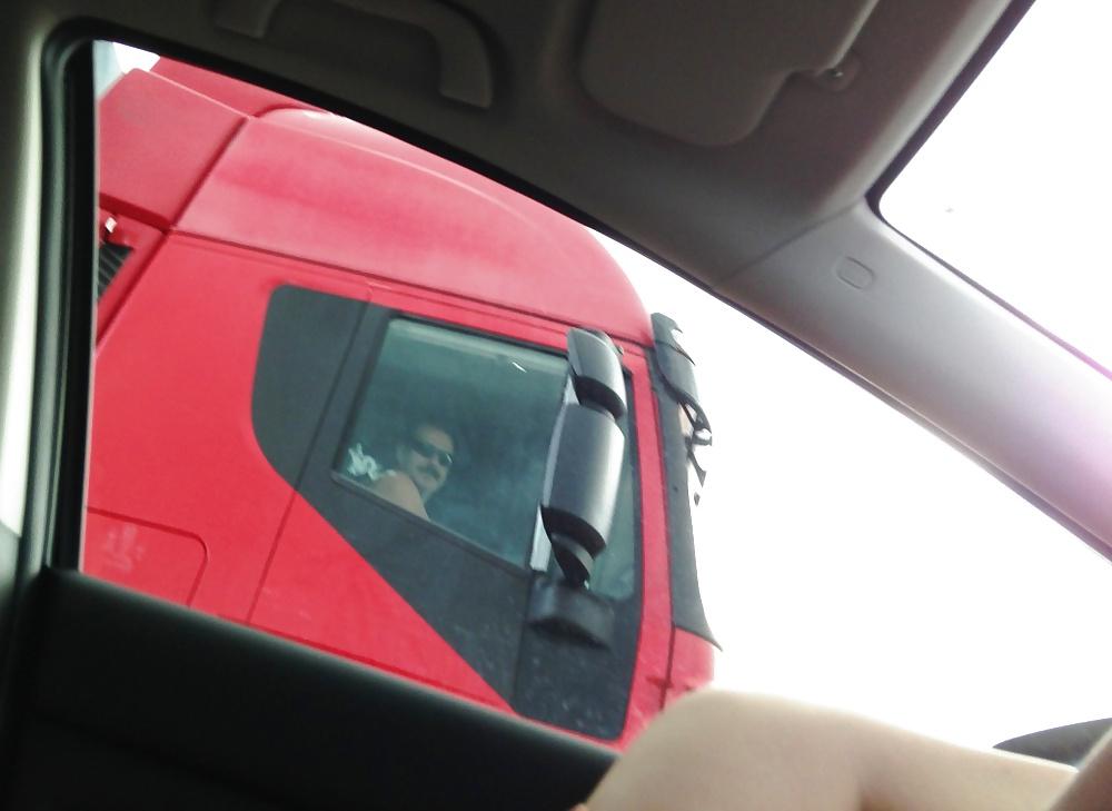 23P Flashing the Truckers