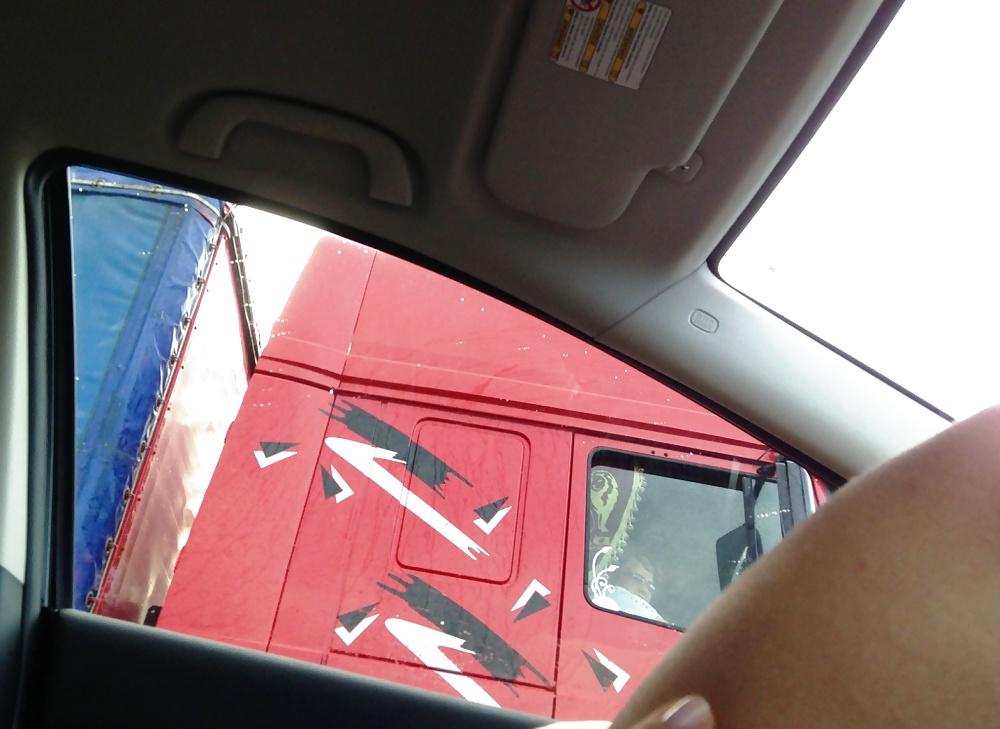 23P Flashing the Truckers