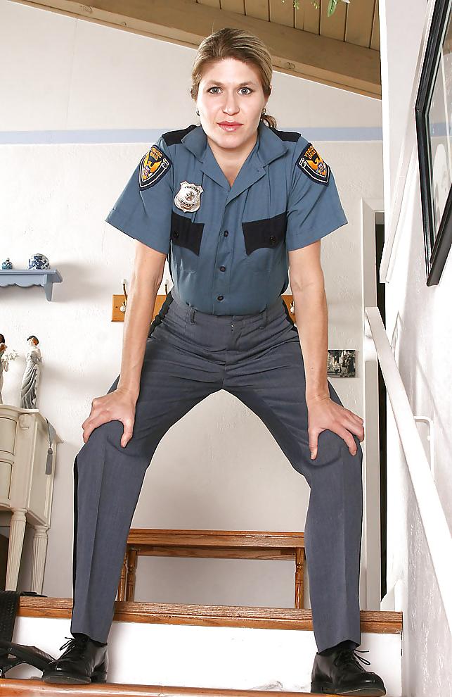 16P DELLA the Security Girl