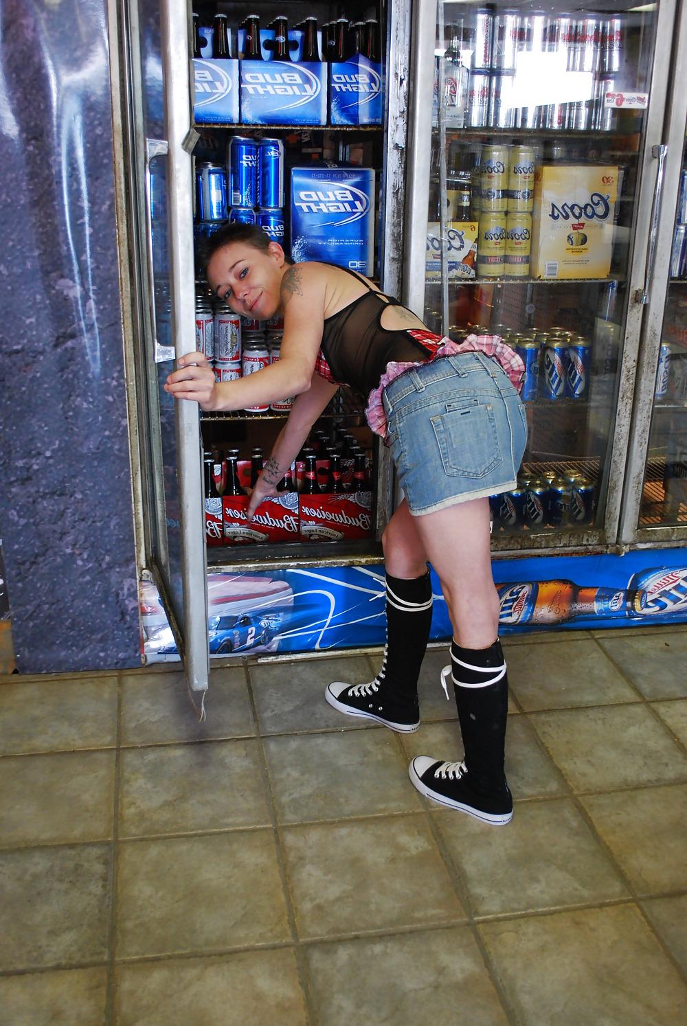 8P MilfCris Liqure store Flash