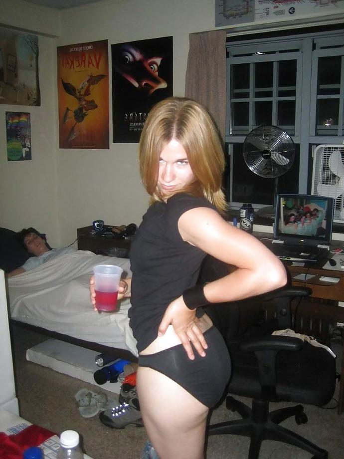 18P CRazyk Girl like to flash