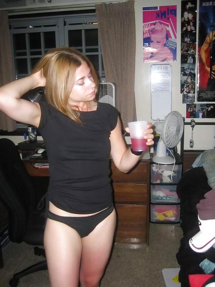 18P CRazyk Girl like to flash