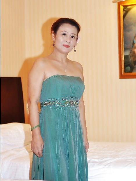 21P Sexy chinese mature woman
