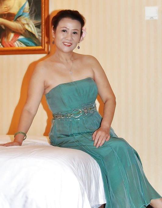 21P Sexy chinese mature woman