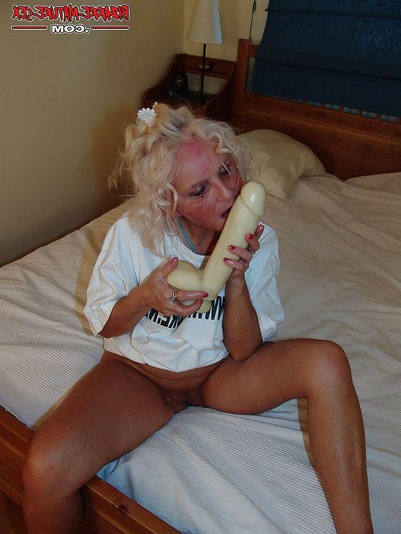 16P Double dildo penetration