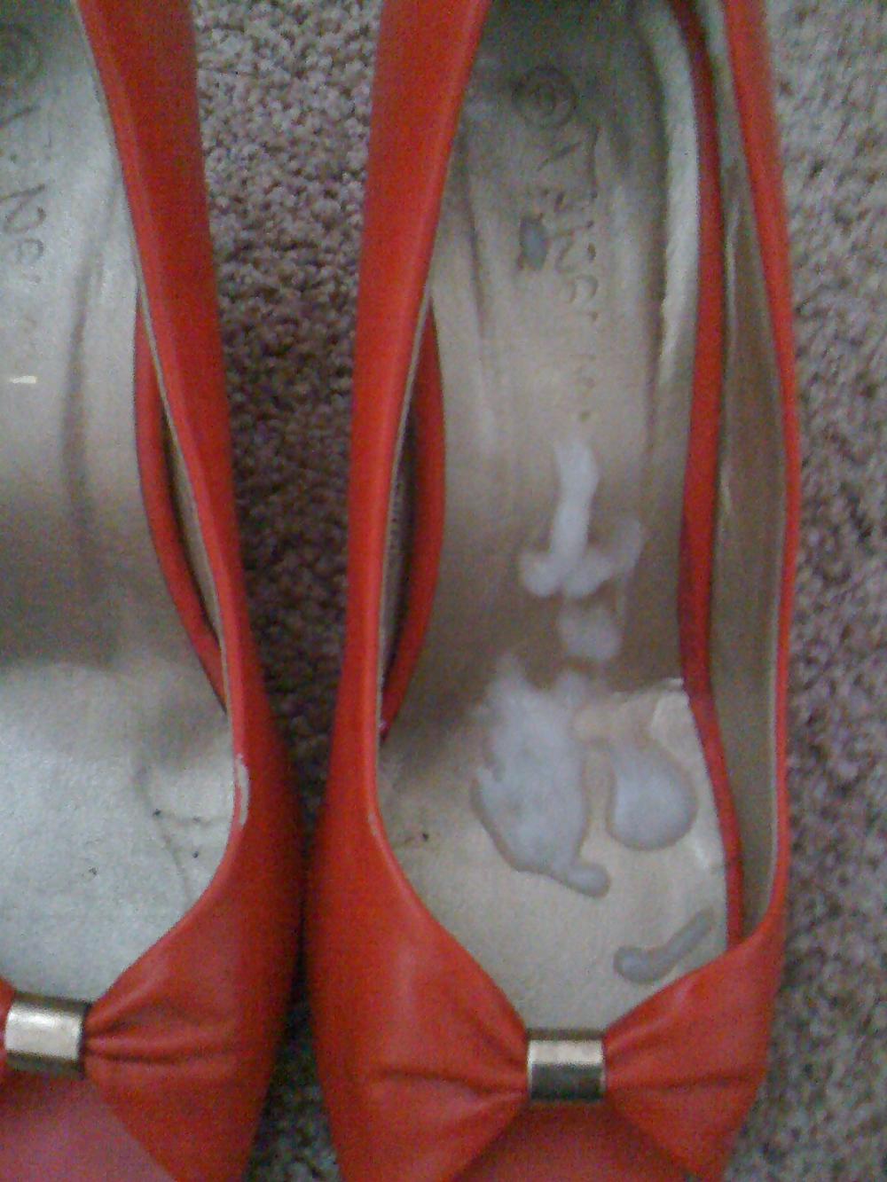 6P The wife's aunty's shoes and big pants