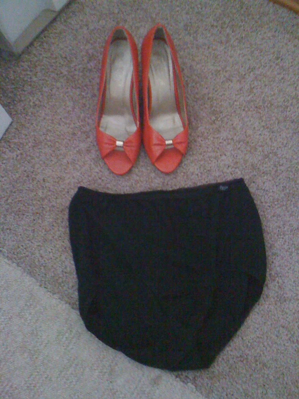 6P The wife's aunty's shoes and big pants