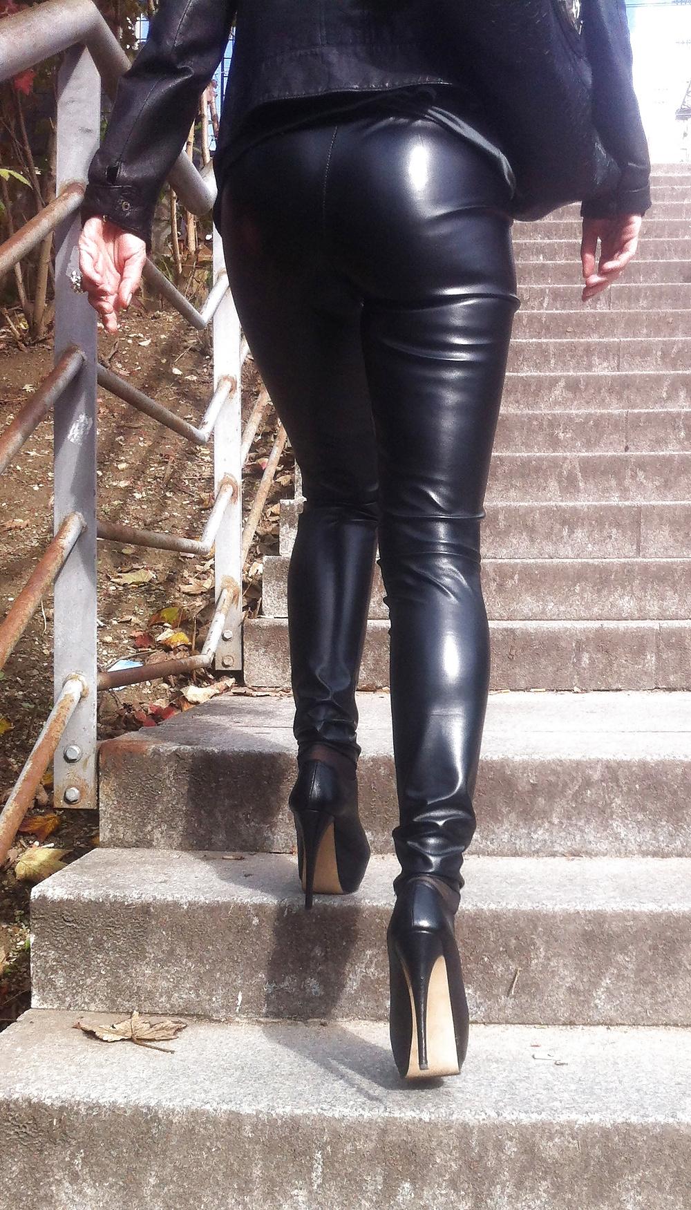 15P Mommy out in leather