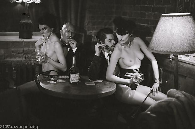 25P Perfect Storm - Beautiful Women Restaurant Flashing