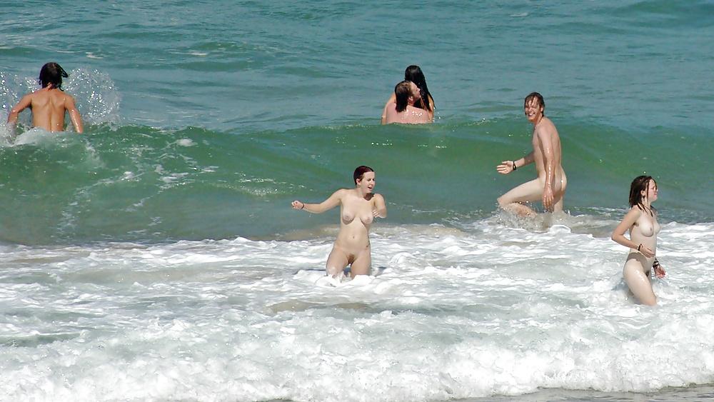 25P Naked Beach Pics