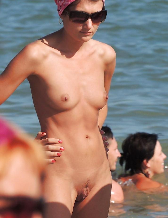 25P Naked Beach Pics