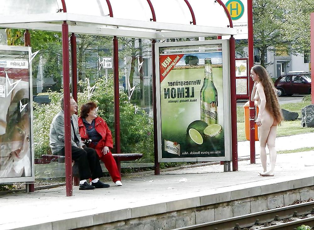 25P Public 30 outdoor flashing nudist