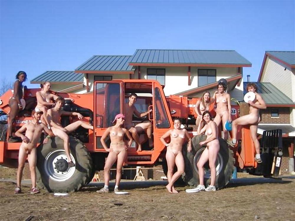 20P Naked beach 111.