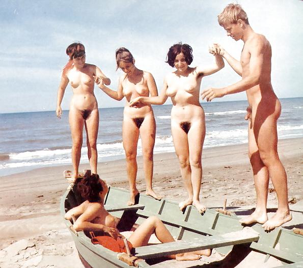 20P Naked beach 111.