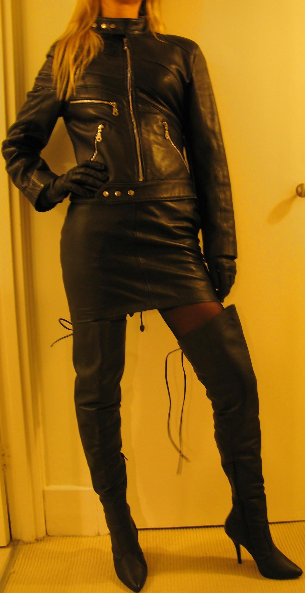 11P Leather girl