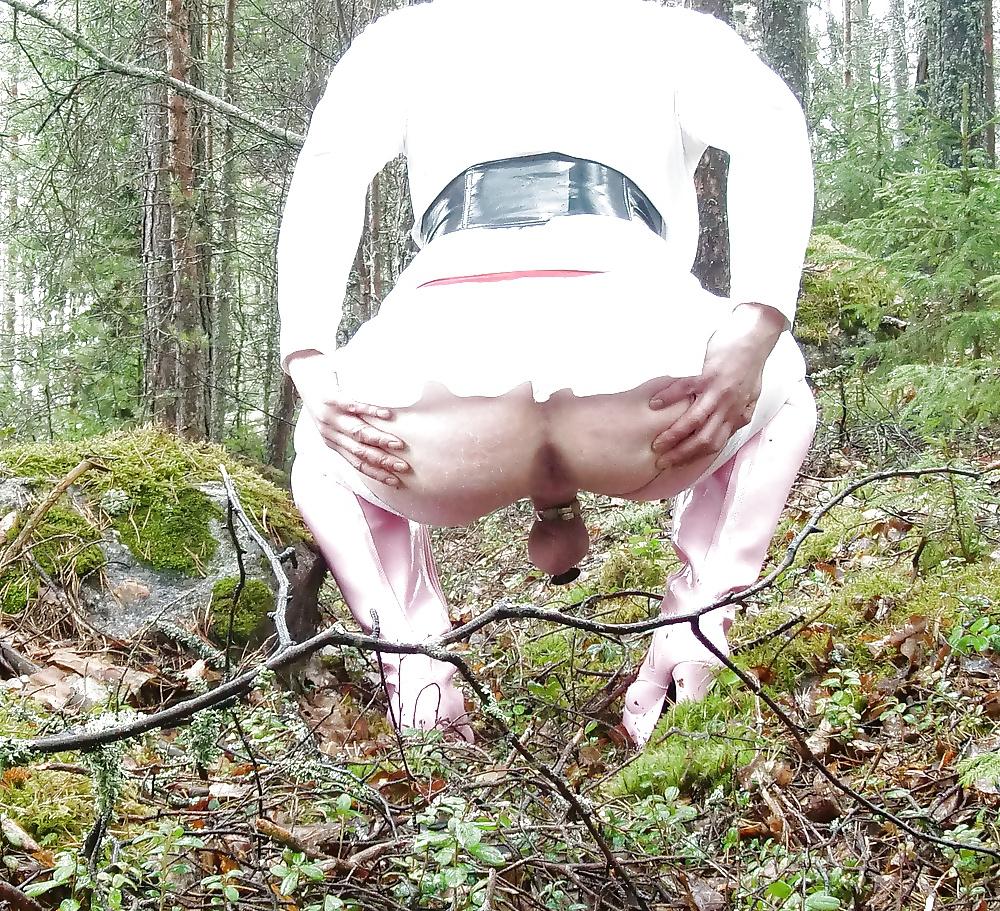 21P Travesti exhib outdoor