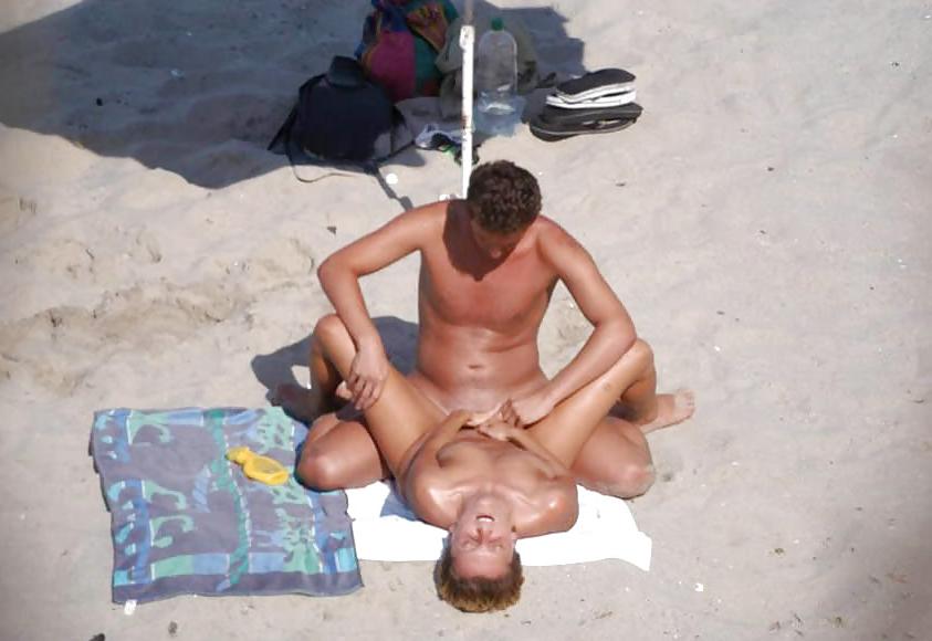 20P Naked beach 110.