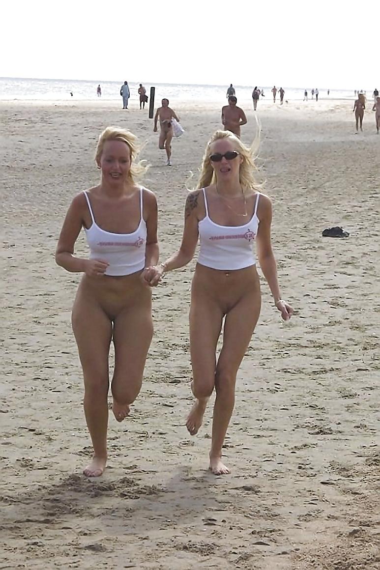 20P Naked on the beach 27