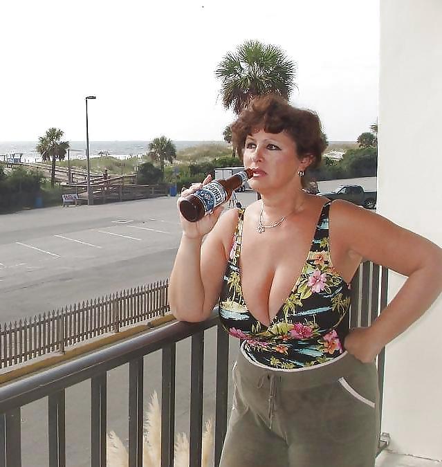 25P Old ladies with big tits in a swimsuit on the beach