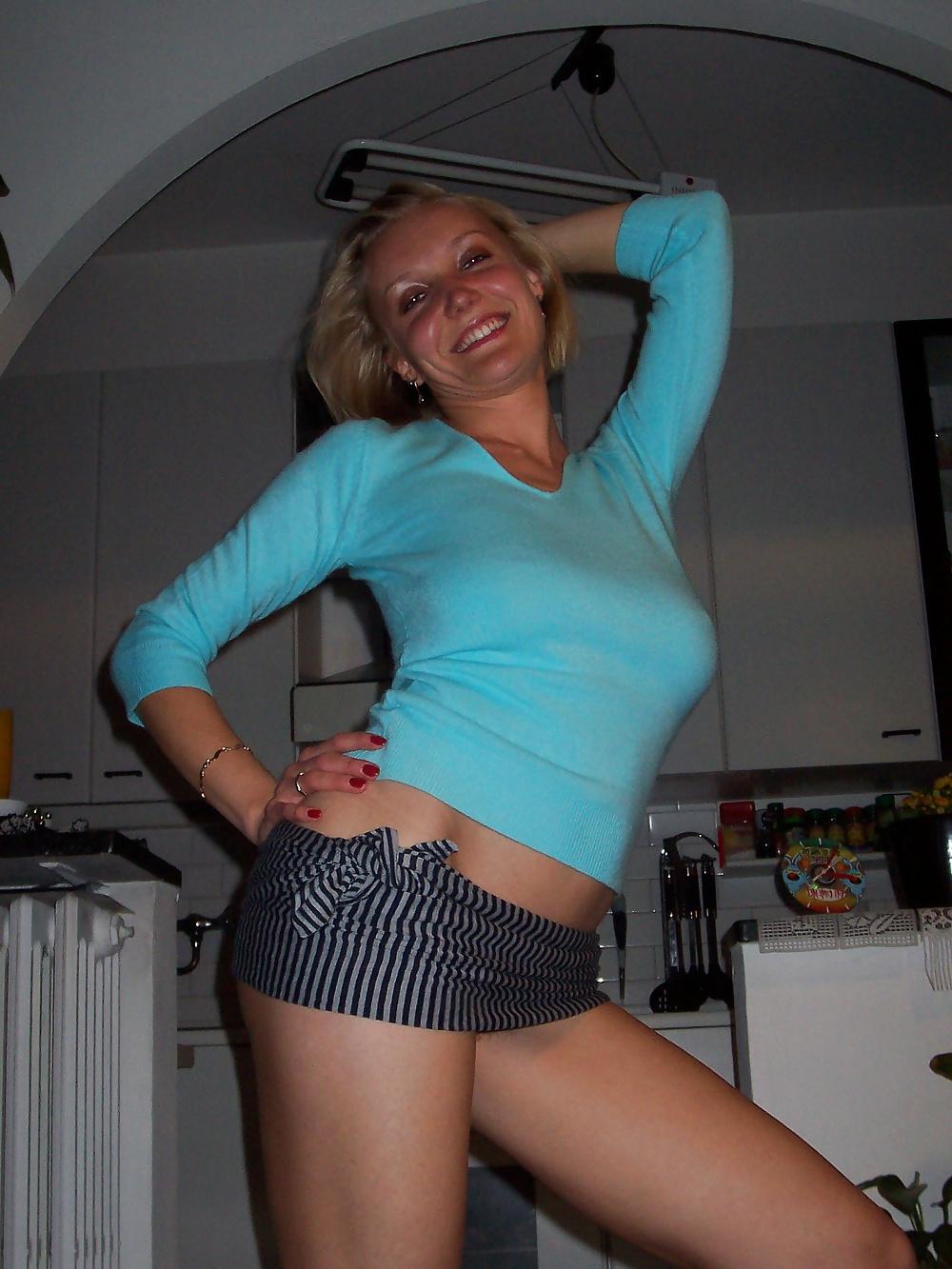 25P Heiße haarige Blondine