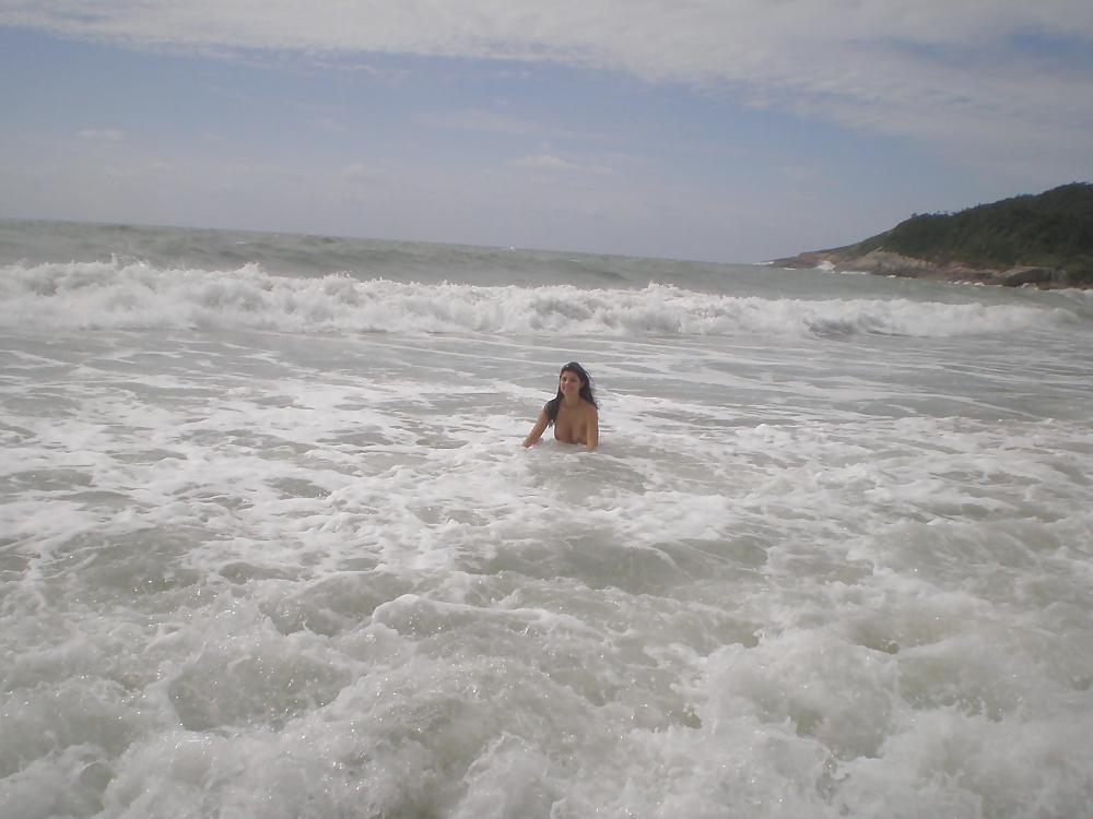 25P Busty Brunette Exibitionist On The Beach