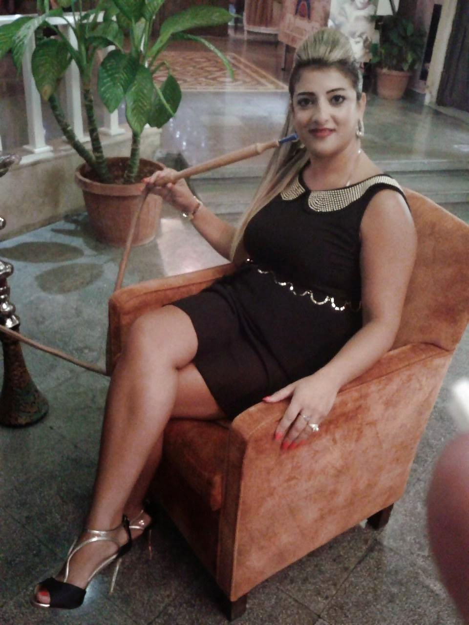 25P Arab Woman 490