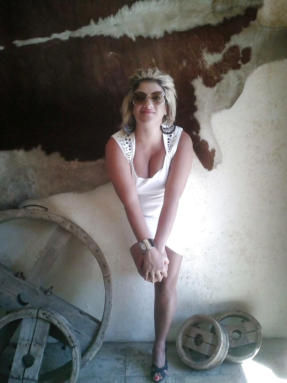 25P Arab Woman 490