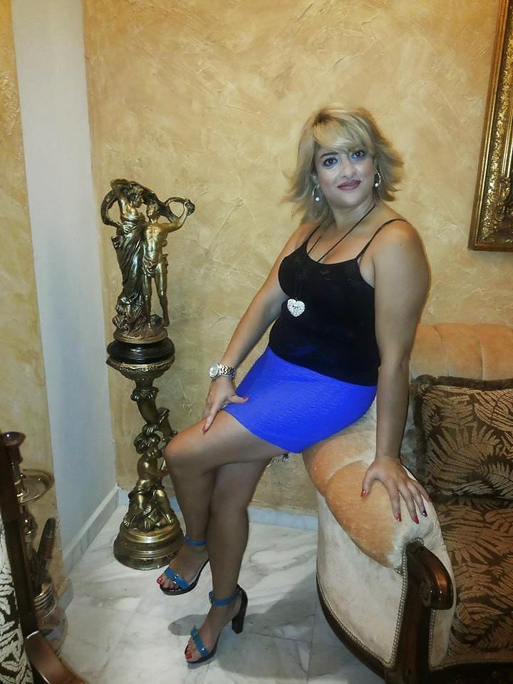 25P Arab Woman 490