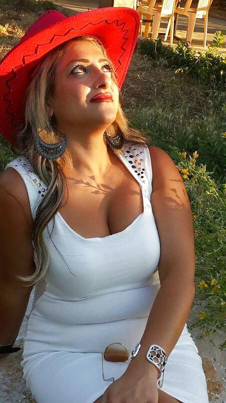 25P Arab Woman 490