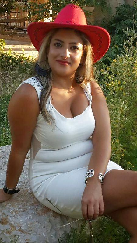 25P Arab Woman 490