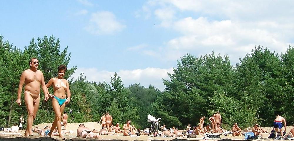 25P Older Beach Nudists