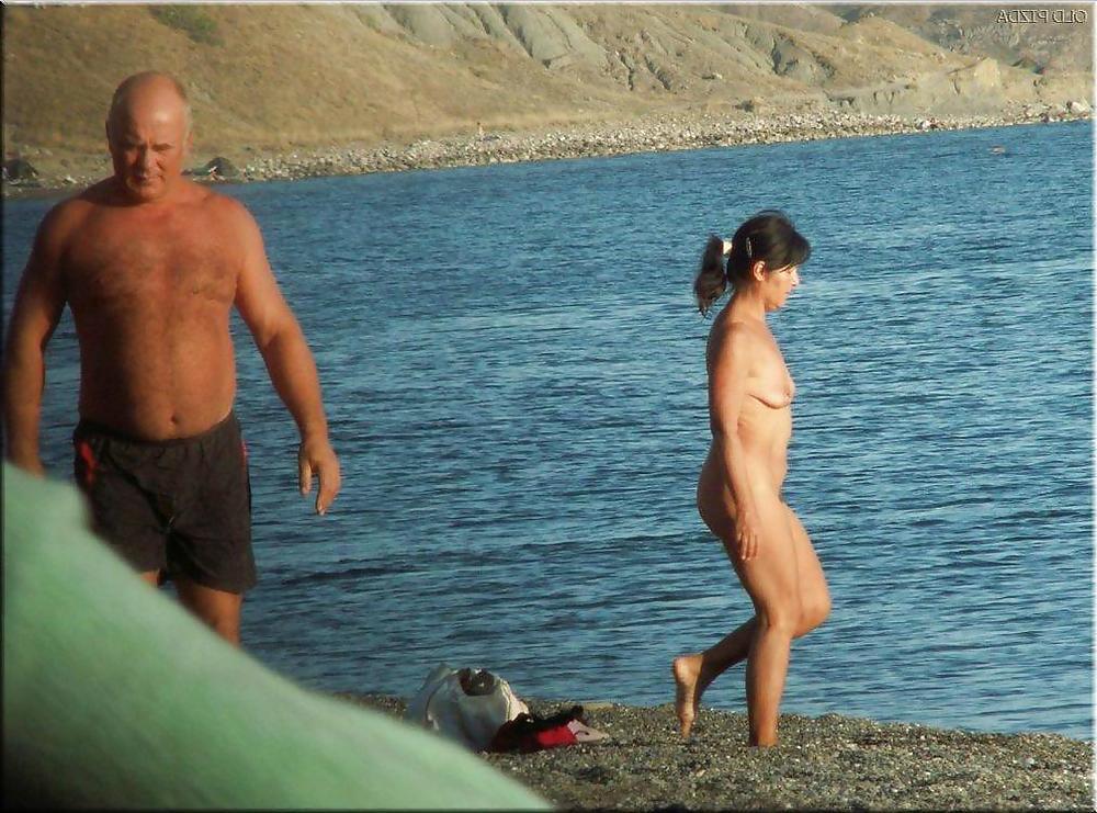 25P Older Beach Nudists