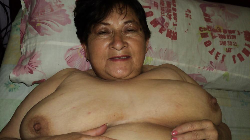 25P Granny Naked 01