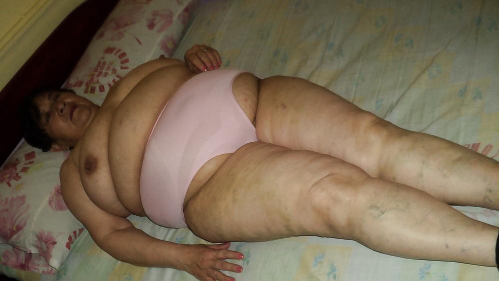 25P Granny Naked 01