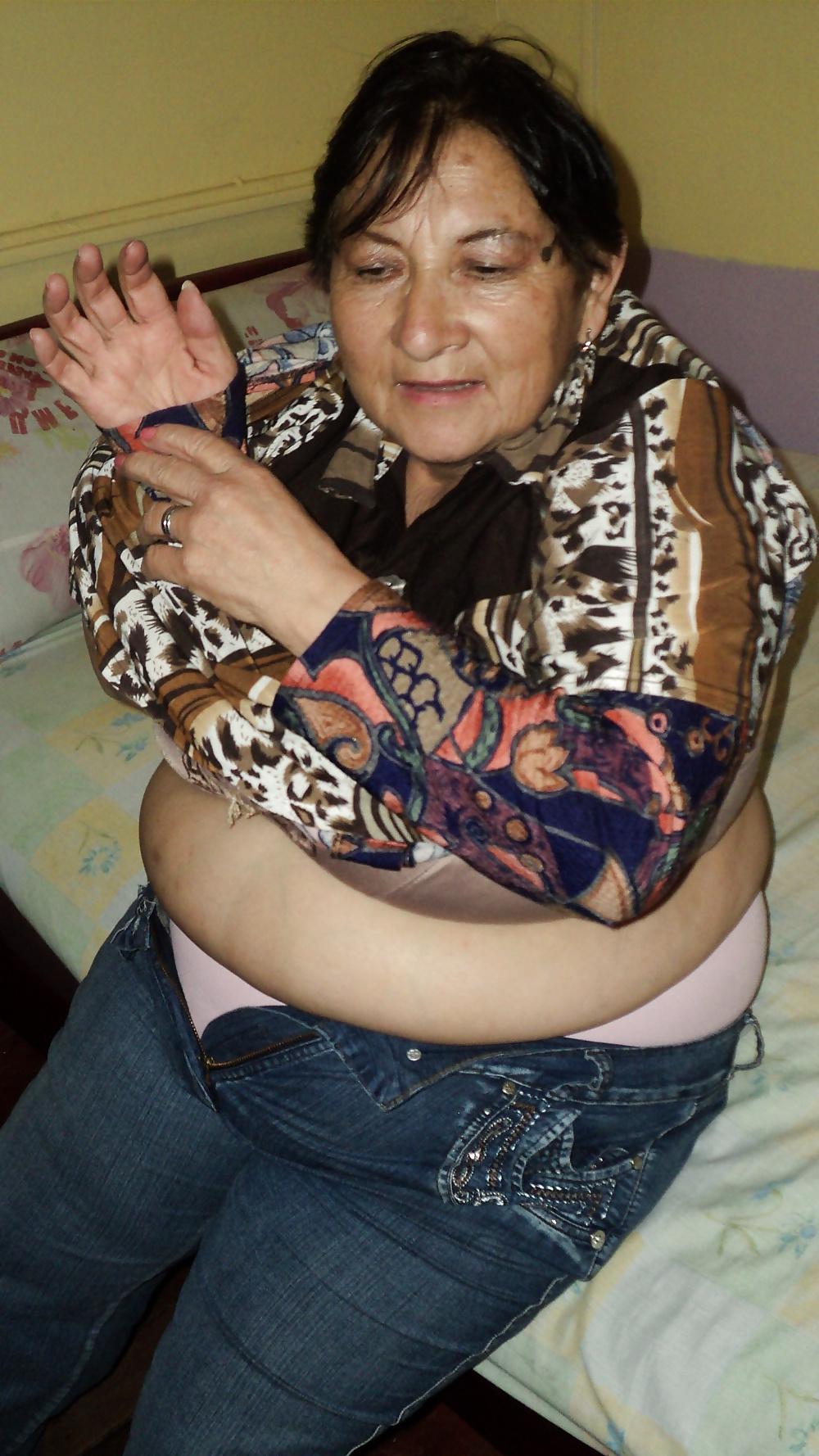 25P Granny Naked 01