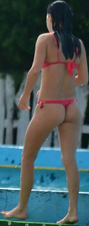 25P Spy sexy teens ass, bikiny pool and beach romanian