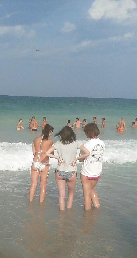 25P Spy sexy teens ass, bikiny pool and beach romanian