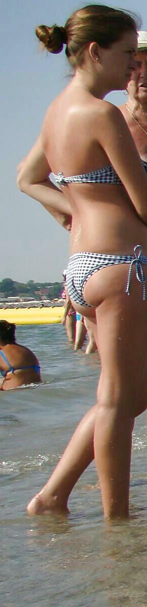 25P Spy sexy teens ass, bikiny pool and beach romanian