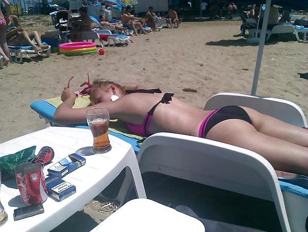 25P Spy sexy teens ass, bikiny pool and beach romanian