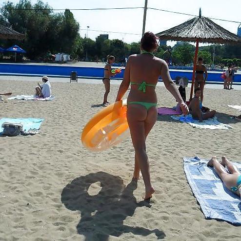 25P Spy sexy teens ass, bikiny pool and beach romanian