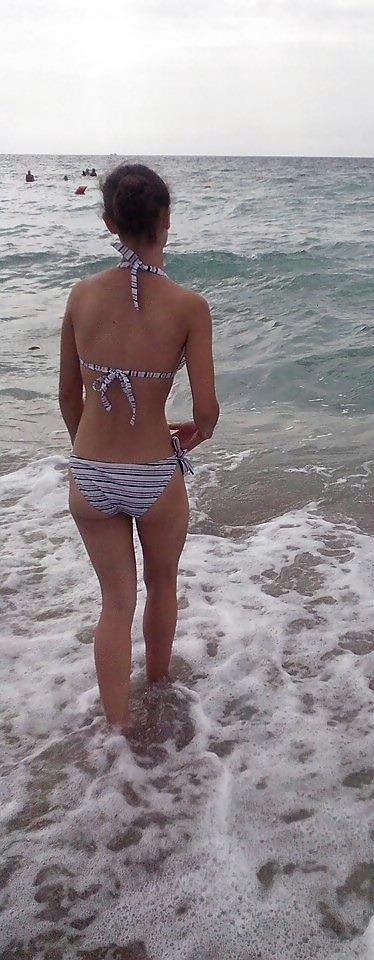 25P Spy sexy teens ass, bikiny pool and beach romanian