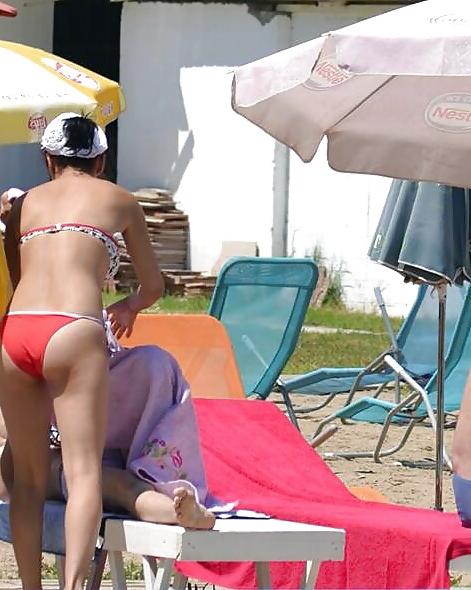 25P Spy sexy teens ass, bikiny pool and beach romanian