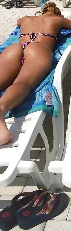 25P Spy sexy teens ass, bikiny pool and beach romanian