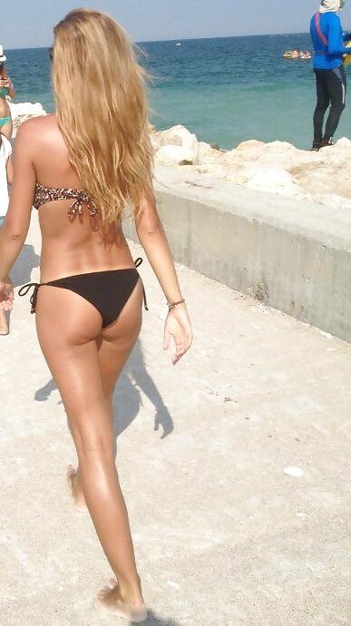 25P Spy sexy teens ass, bikiny pool and beach romanian