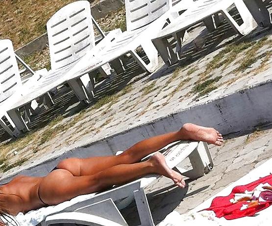 25P Spy sexy teens ass, bikiny pool and beach romanian
