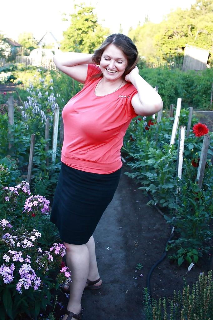 10P Busty Russian Woman 2000