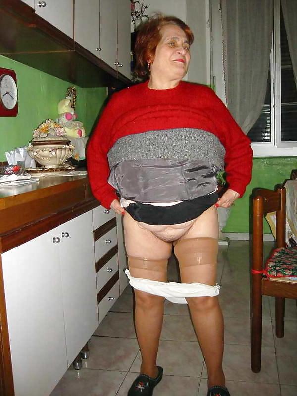 25P Granny Naked 04